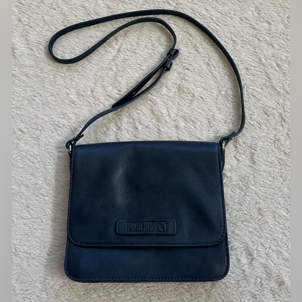 Pikolinos crossbody leather bag